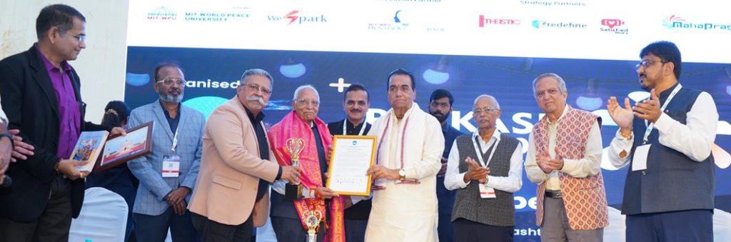 Life Time Achievement Award conferred on Dr. Prakash Barjatia at PRAKASH 2024